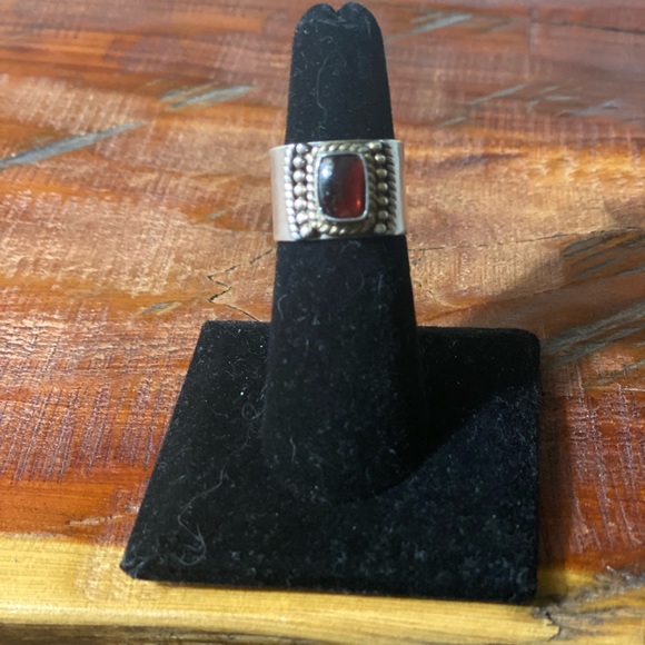 925 Sterling size 6 Garnet Stone Ring - Picture 1 of 4